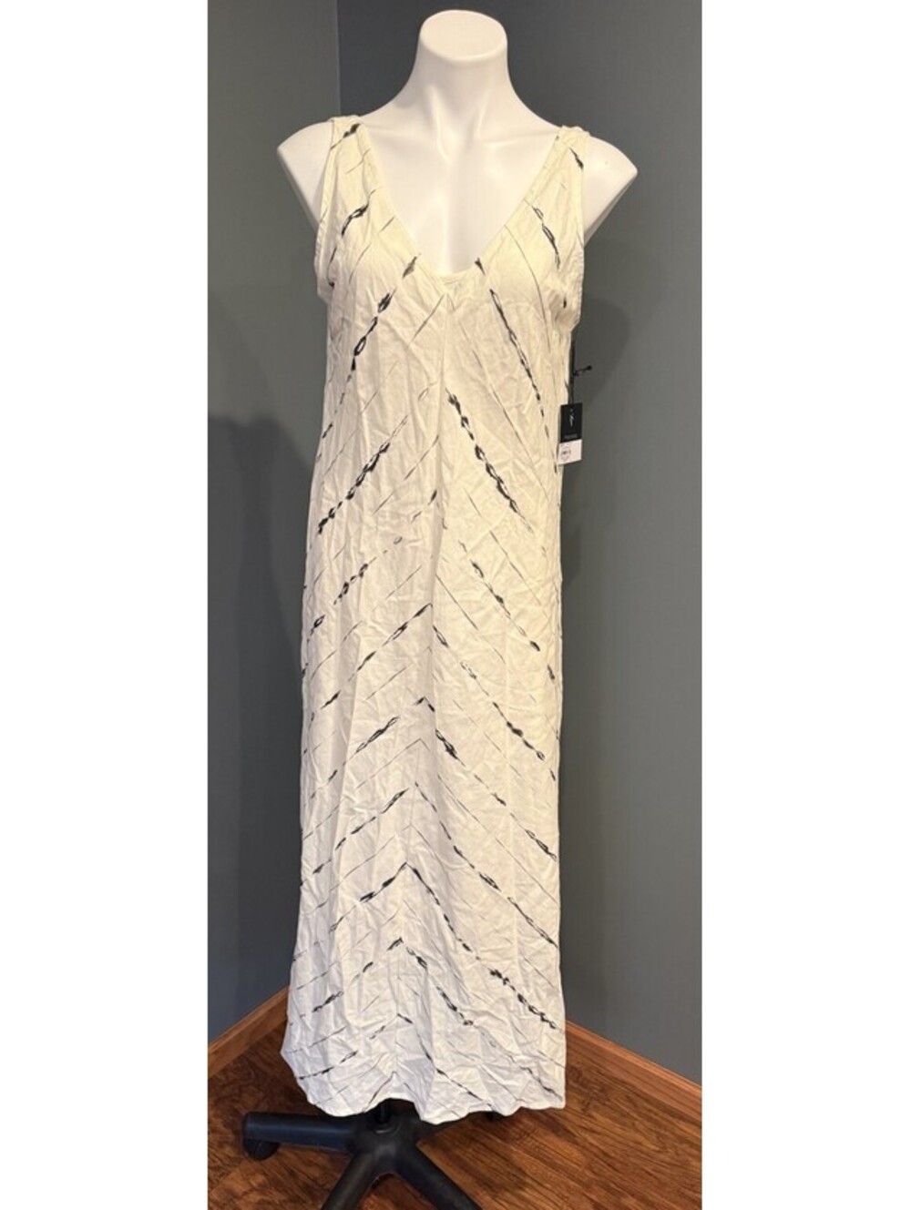 Simply Vera Wang Linen Maxi Dress M VNeck Coastal Resort Chevron Brushstroke NWT